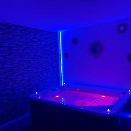 And Jacuzzi Privee Avec Terasse *